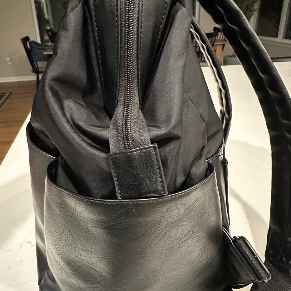 BEIS The Backpack Diaper Bag - Picture 5 of 7